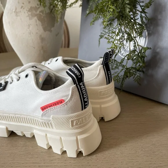 Palladium Women’s ‘Revolt LO TX’ Boots - Star White - Picture 7 of 8